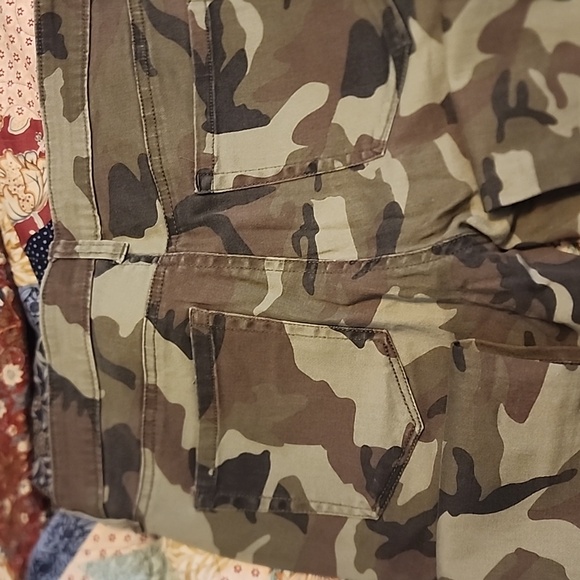 Sanctuary Camouflage Cargo Pants - Picture 5 of 7